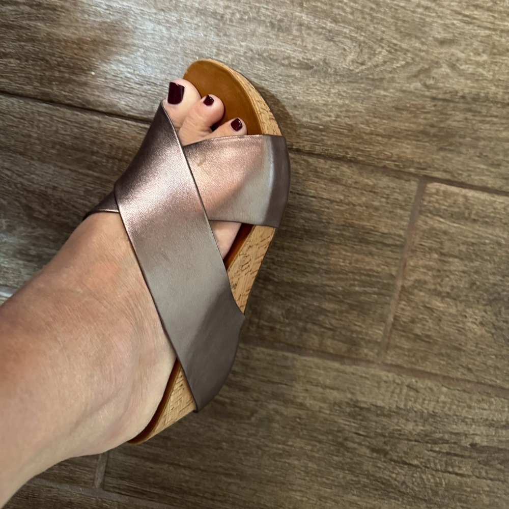 Chocolat Blu wedge sandals size 9